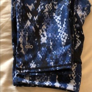 ALO size M Capri yoga pants